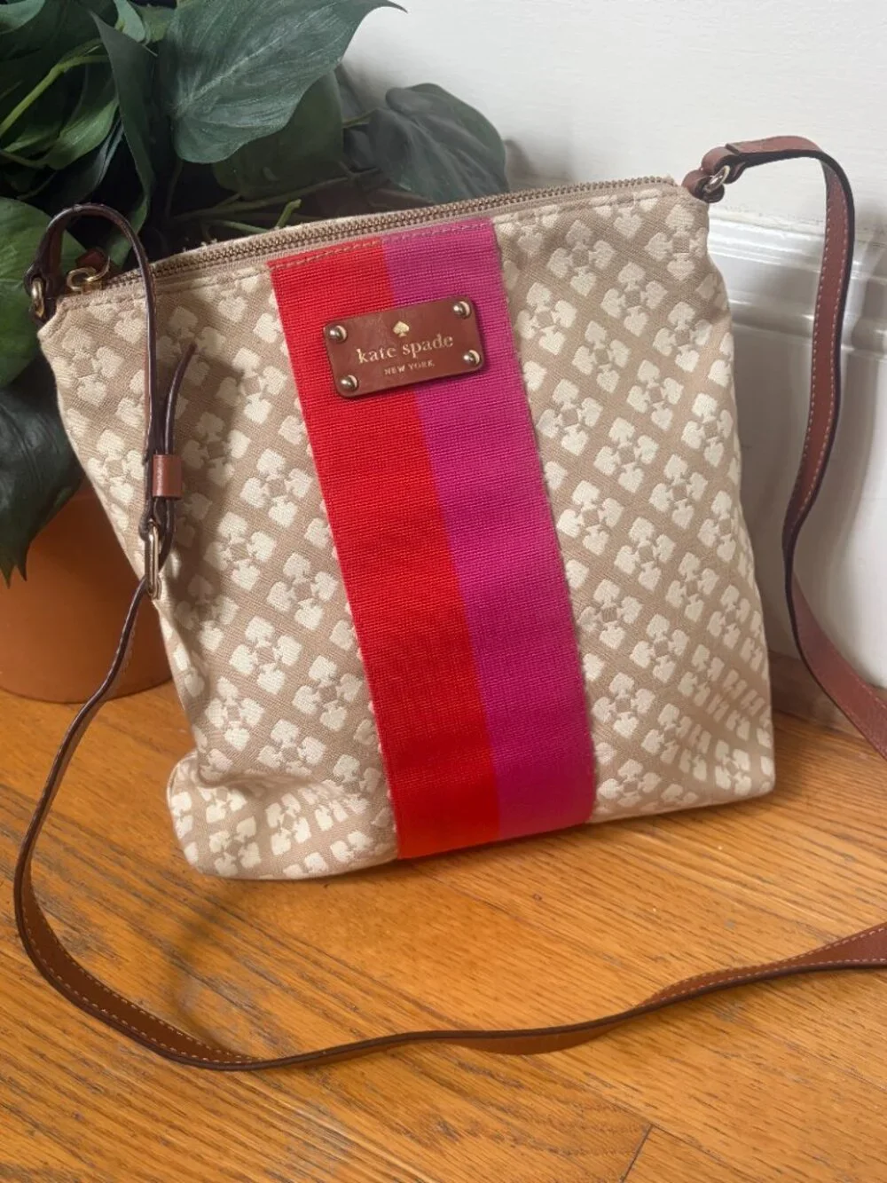 Kate Spade New York Classic Spade Victoria crossbody bag